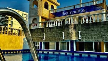 2 piscinas al aire libre
