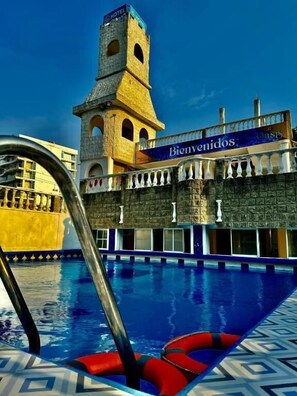 2 piscinas al aire libre
