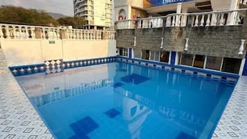 2 piscinas al aire libre