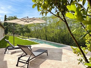 حمّام سباحة خارجي، حمّام سباحة مُدفَّأ