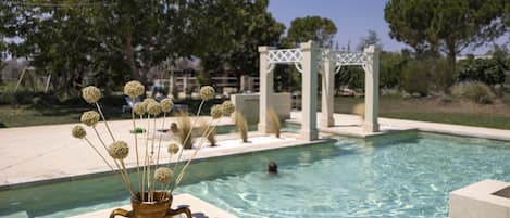 Piscine extérieure (ouverte en saison)