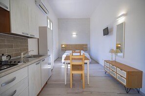 標準開放式客房 | 高級寢具、羽絨被、記憶床墊、搖籃/嬰兒床