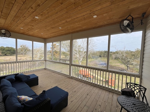 NEW!  FISHING, HUNTING COTTAGE 4 Bedrooms, 2 King beds, 4 Queen Beds, Sleeps 12