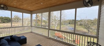 NEW!  FISHING, HUNTING COTTAGE 4 Bedrooms, 2 King beds, 4 Queen Beds, Sleeps 12