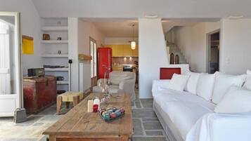 Vila, 3 quartos, sacada, vista para o jardim | Sala de estar