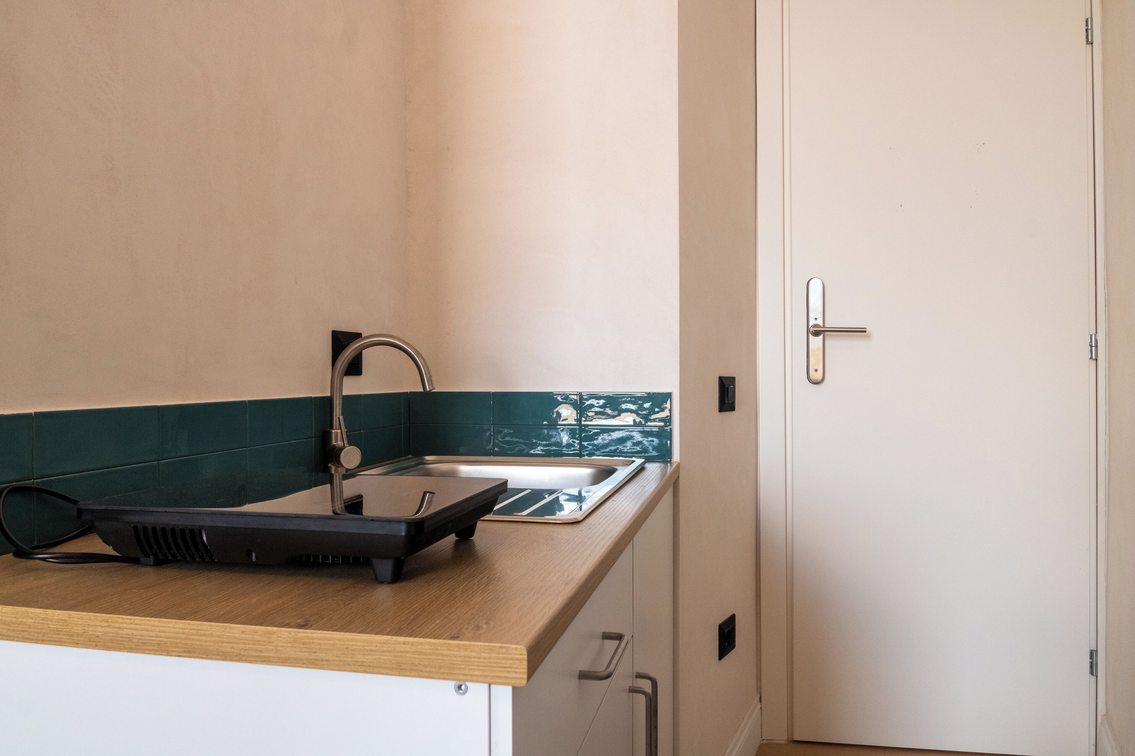 Comfort-Vierbettzimmer | Eigene Küche | Espressomaschine, Wasserkocher mit Kaffee-/Teezubehör