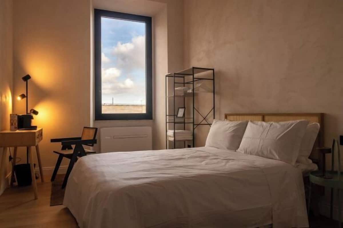 Frette Italian sheets, premium bedding, memory-foam beds, in-room safe