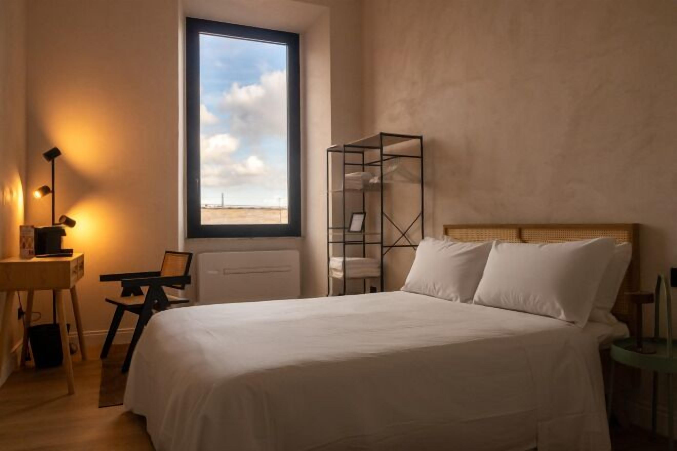 Frette Italian sheets, premium bedding, memory foam beds, in-room safe