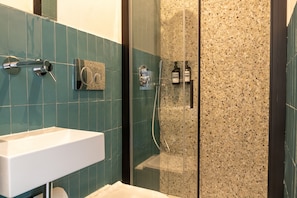 Standard Double Room | Bathroom