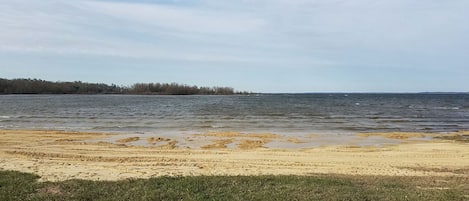 Pantai persendirian, kabana (surcaj), aktiviti berkayak, memancing
