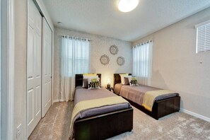 5 Schlafzimmer, Bügeleisen/Bügelbrett, Reisekinderbett, WLAN