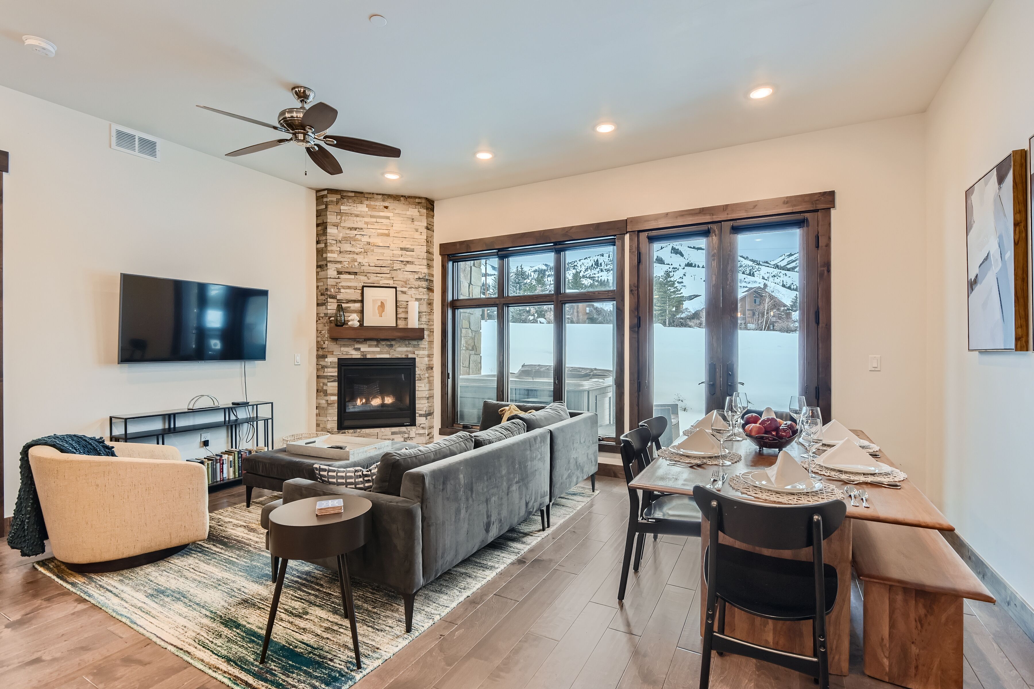 New! Blackstone Sanctuary Condo, Walk to Slopes-AC-Hot Tub-Pool-Fitness Room!
