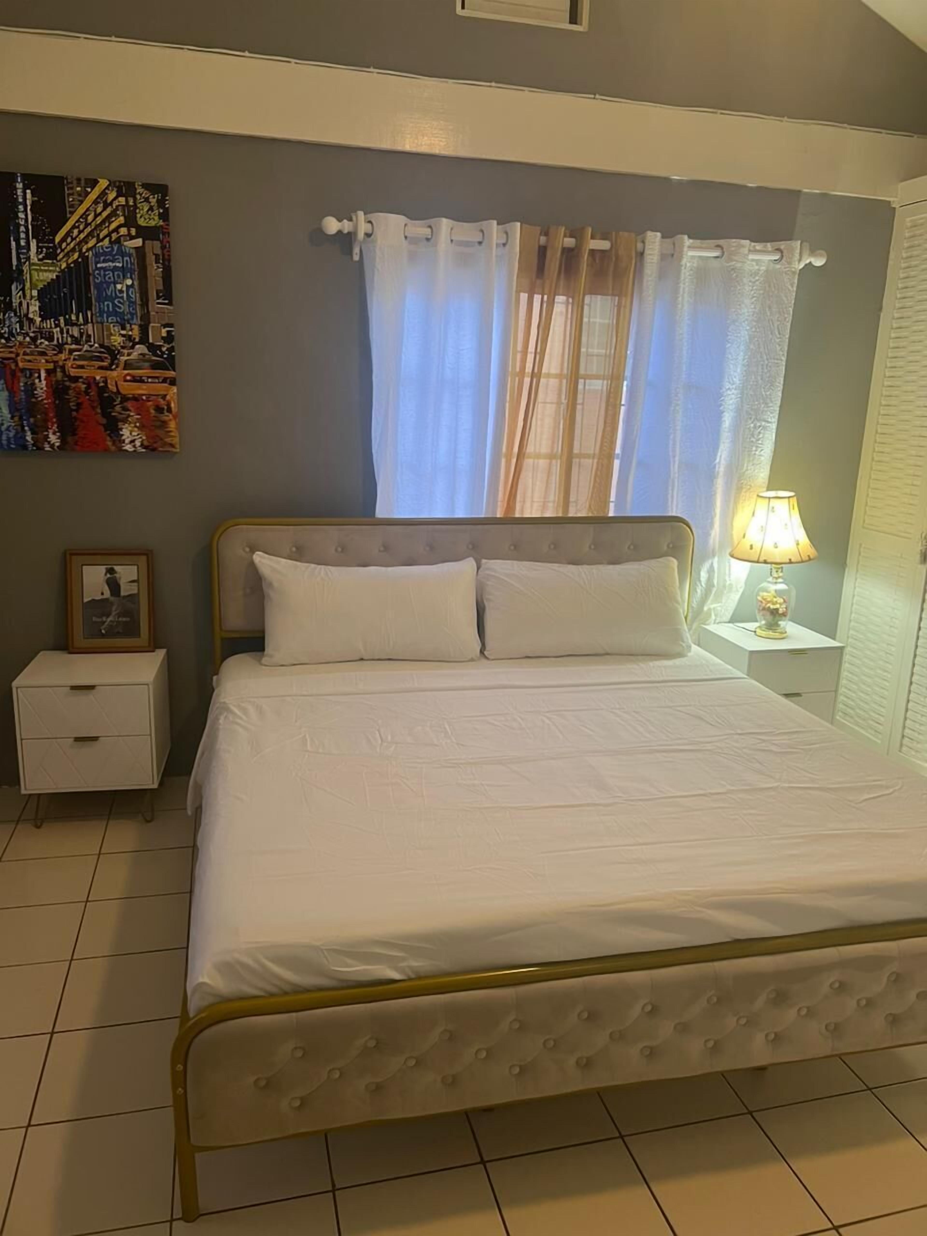 1 bedroom, Egyptian cotton sheets, premium bedding, in-room safe