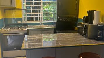 Luxury Cottage | Dapur peribadi | Peti sejuk/penyejuk beku saiz penuh, ketuhar gelombang mikro, ketuhar