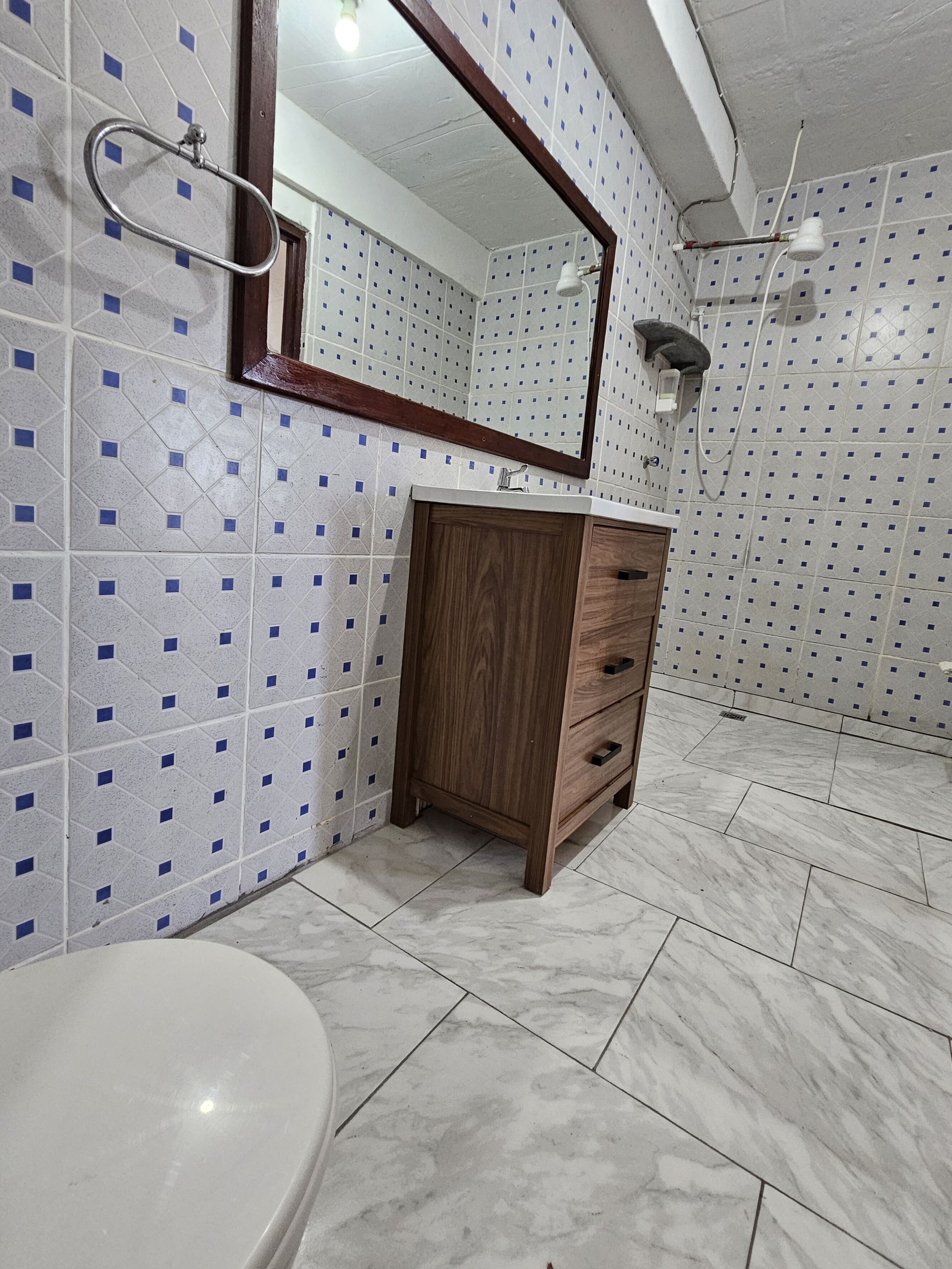 Toallas, jabón y papel higiénico