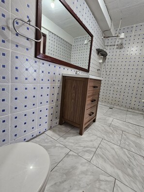 Asciugamani, sapone, carta igienica