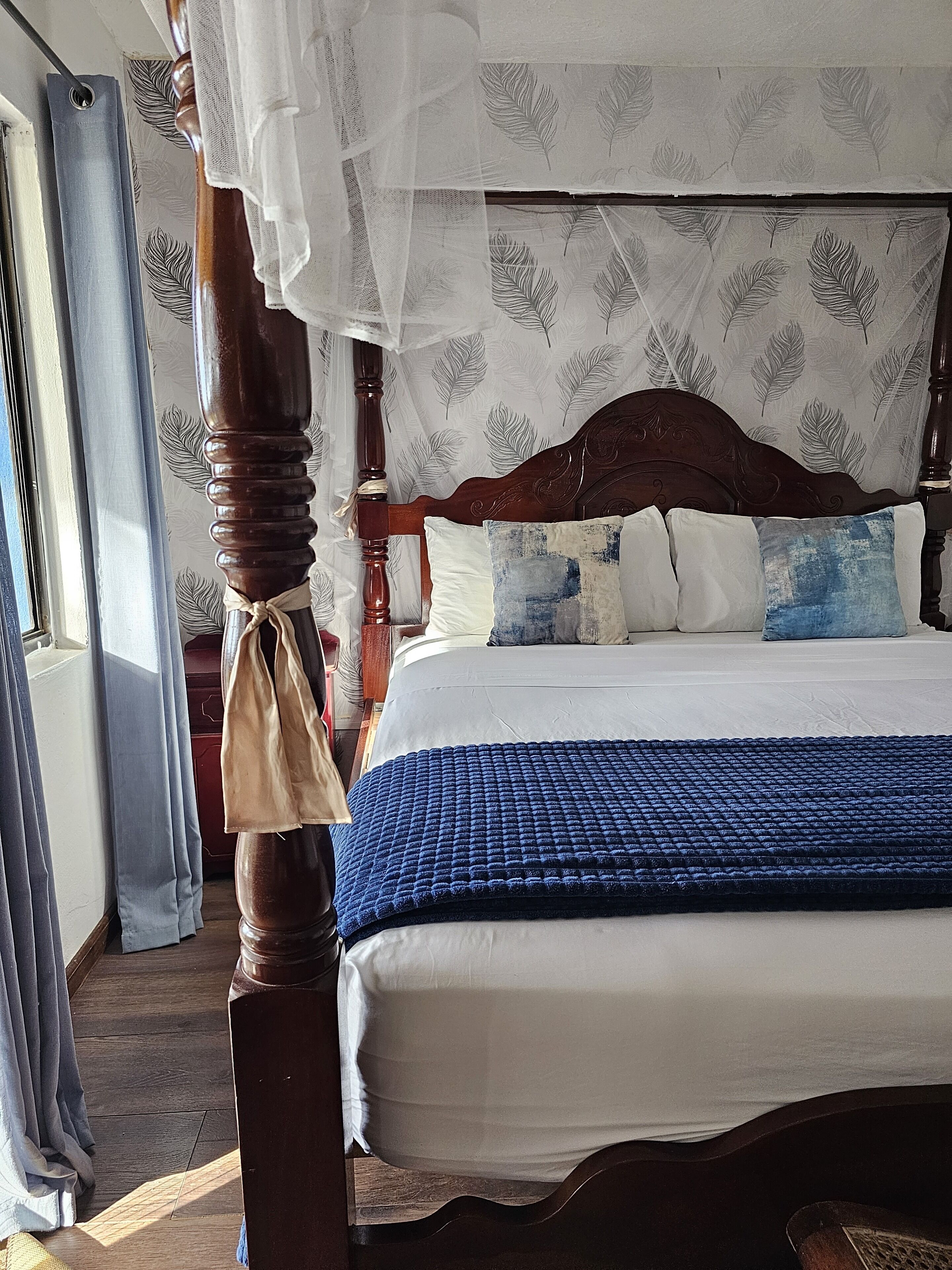 1 dormitorio, tabla de planchar con plancha, wifi y ropa de cama