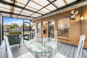 屋外ダイニングエリア
