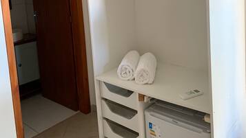 Quarto quádruplo clássico | Wi-Fi de cortesia, individualmente decorados, roupa de cama