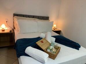Classic Triple Room | Individually decorated, free WiFi, bed sheets - Pousada Perola da Praia (Penha)