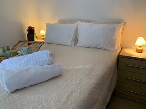 Classic Quadruple Room | Individually decorated, free WiFi, bed sheets - Pousada Perola da Praia (Penha)