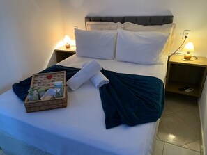 Classic Triple Room | Individually decorated, free WiFi, bed sheets - Pousada Perola da Praia (Penha)