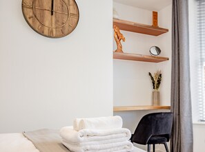 1 chambre, bureau, fer et planche à repasser, Wi-Fi gratuit