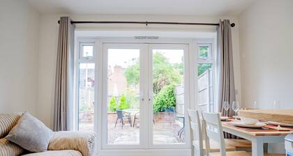Modern flat in city centre with garden