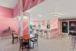 Dining - Updated resort home, south facing patio and balcony! (Davenport)