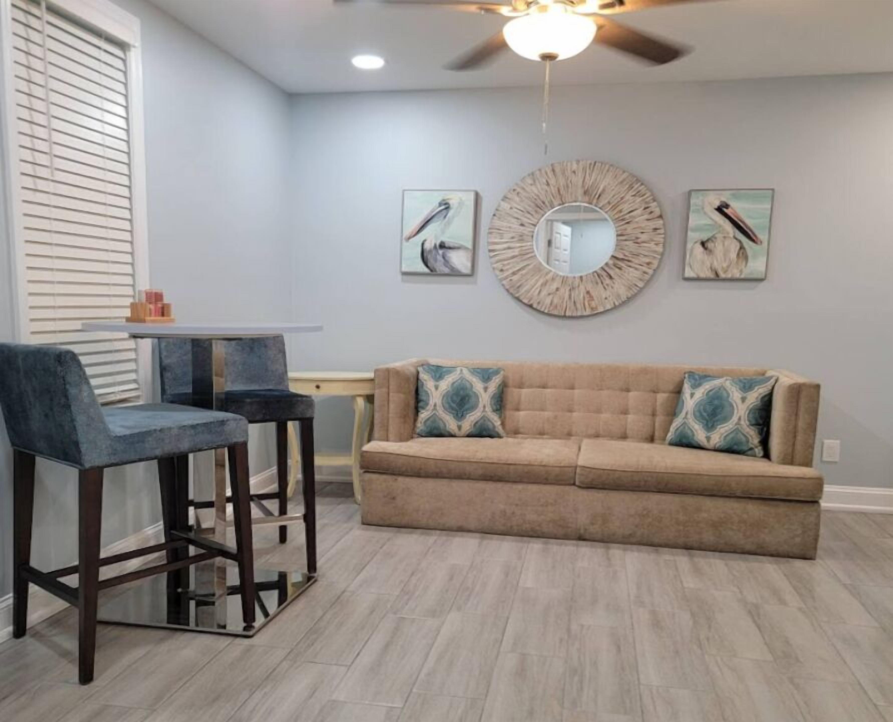 Efficiency Spacious Kitchen W&D Huge Shower 1.2 Mi 2 Beach Close 2 Everything