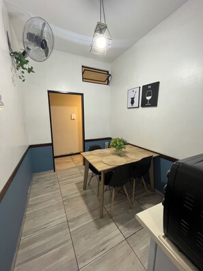 Dining - Andes España II Departamento Moderno en Micro Centro Mendoza City (DEV)