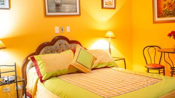 Quarto casal empresarial | Roupas de cama antialérgicas, edredons de pluma, frigobar
