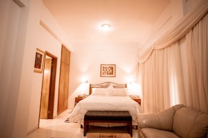 Ropa de cama hipoalergénica, cubrecamas y minibar 
