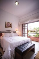 Ropa de cama hipoalergénica, cubrecamas y minibar 