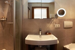 Shower, eco-friendly toiletries, hair dryer, towels
