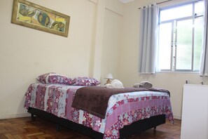 2 Schlafzimmer, Schreibtisch, Bügeleisen/Bügelbrett, kostenloses WLAN