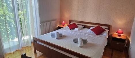 1 غرفة نوم ومكواة/لوح كي وواي فاي مجانًا وملاءات أسرّة