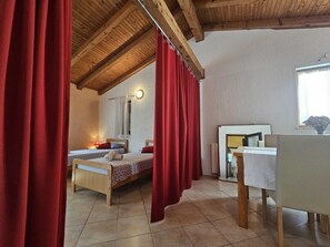 1 chambre, fer et planche à repasser, Wi-Fi gratuit, draps fournis