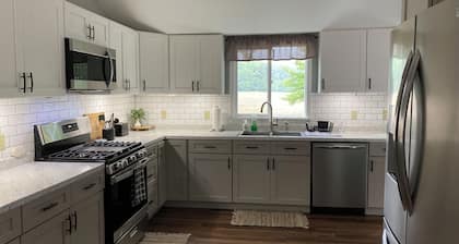 Family & pet friendly home with yard - 5 minutes from Chautauqua Lake!