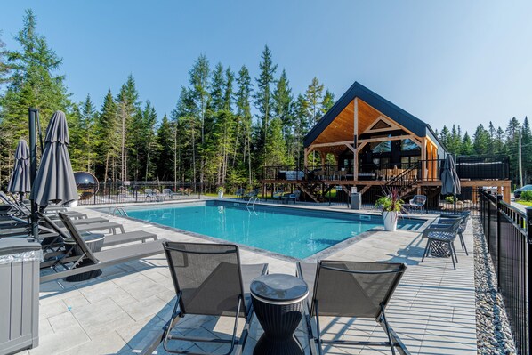 A heated pool - Hôtel à la maison - Villa Skáli (Shannon)