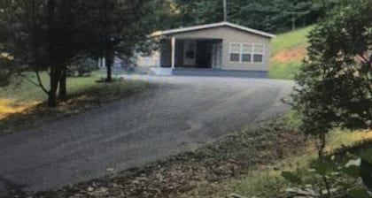 Centrally located between Bryson City, Sylva and Cherokee.5 mins to the Casino.