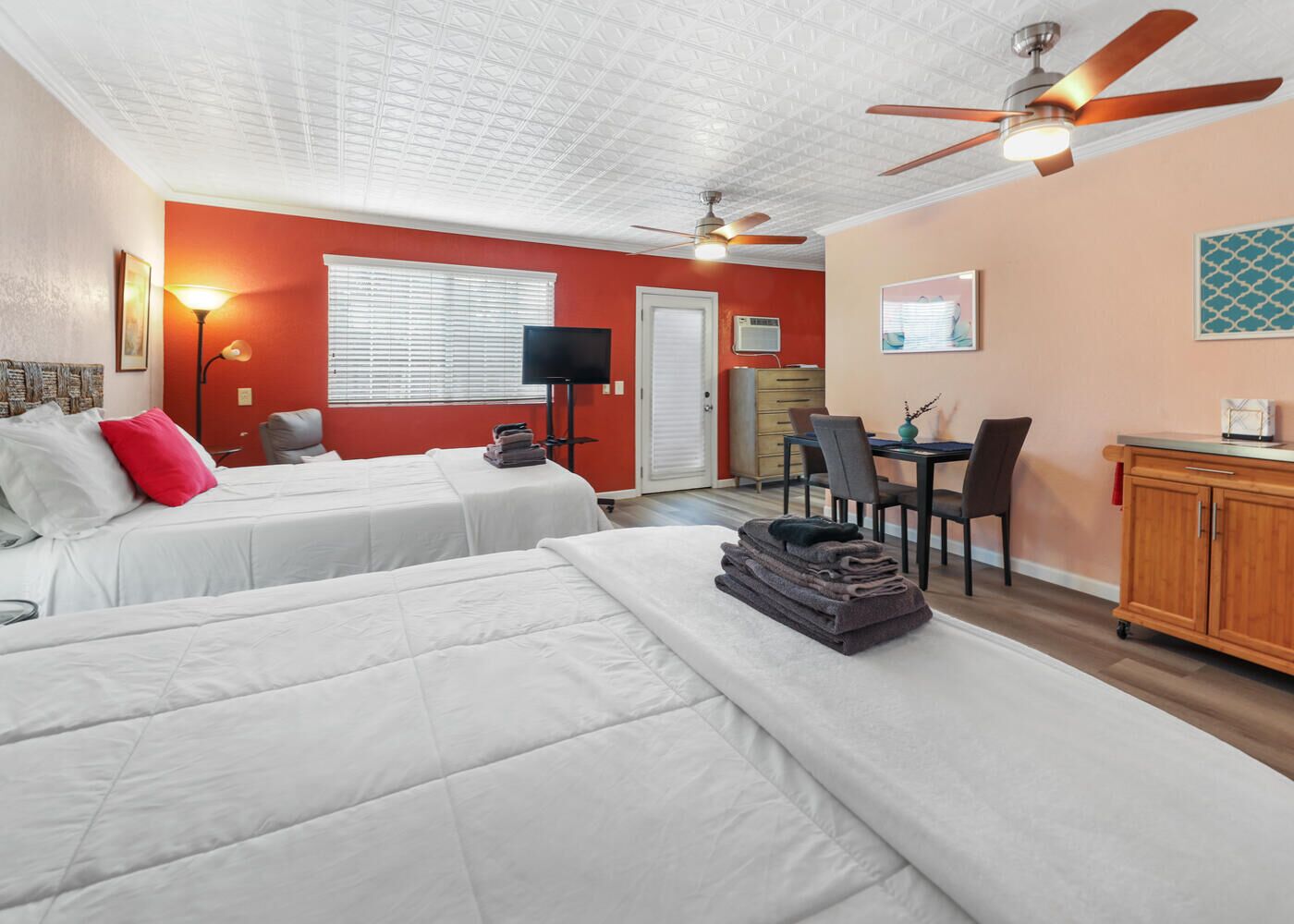 Comfort House | 4 bedrooms, memory foam beds, iron/ironing board, WiFi (free)