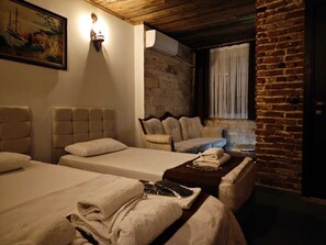 家庭双人房或双床房 | 免费 WiFi