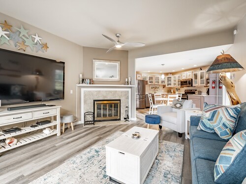 Ocean view, beautifully remodeled , Free Wi-Fi.  Pet friendly. JL 415