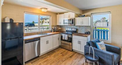 Water view, beach access, WIFI. PCB