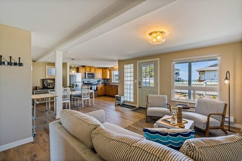 Water view, beach access, BBQ  PC-C