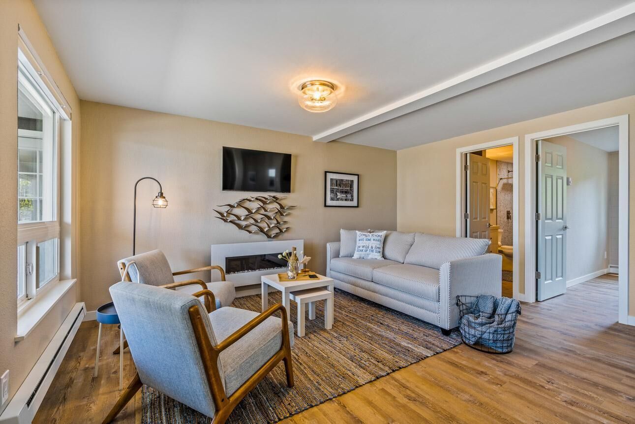 Smart TV, fireplace, DVD player
