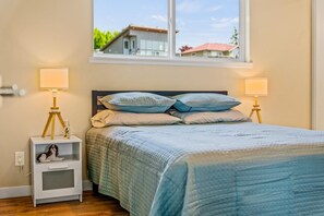 2 bedrooms, iron/ironing board, free WiFi, bed sheets - Beach access, water view, BBQ, WIFI-PCD (Blaine)