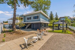 Outdoor dining - Beach access, water view, BBQ, WIFI-PCD (Blaine)