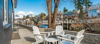 Creekside Studio- right across from the Beach.